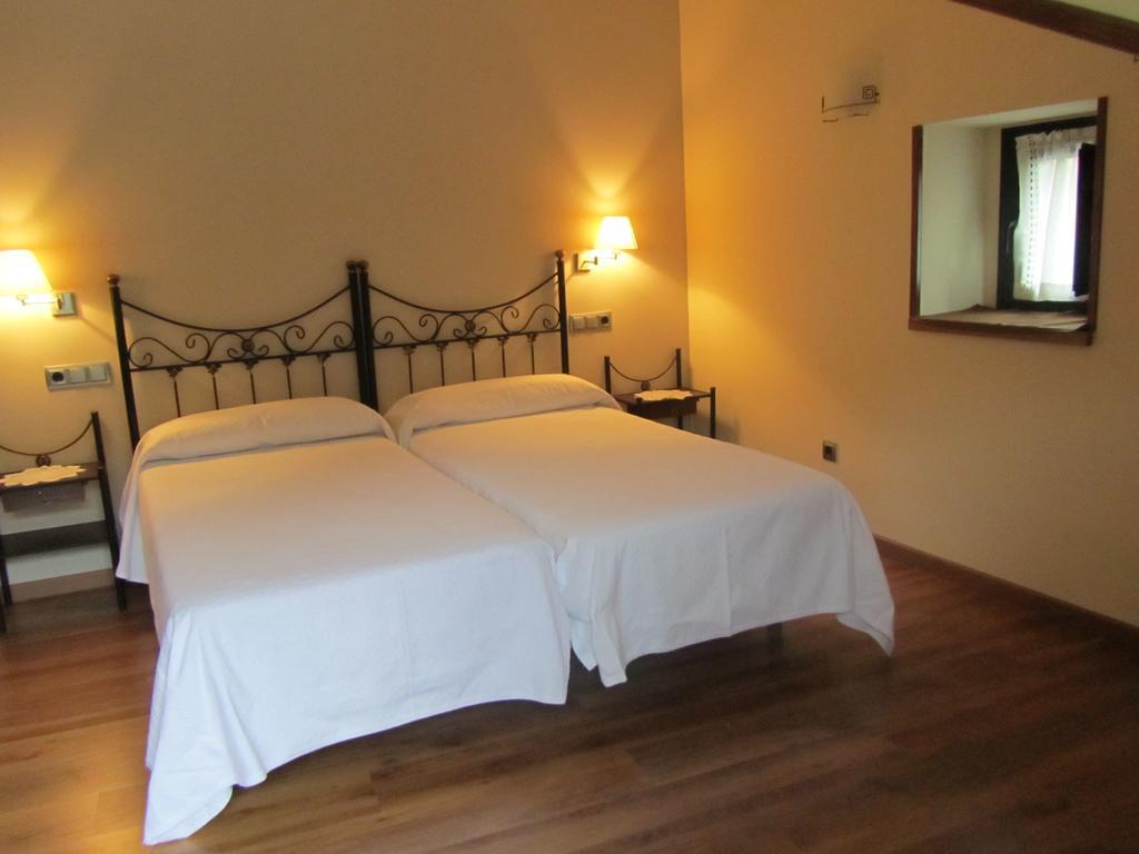 Apartamentos Rurales Casa Baltasar Monasterio De Hermo Ngoại thất bức ảnh